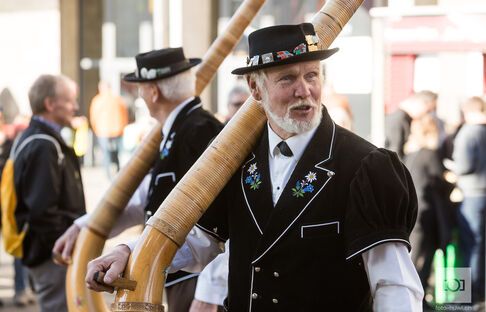 olma 2016 alphorn