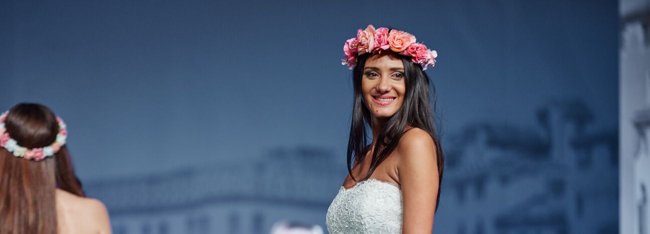 Fest- und Hochzeitmesse Zürich 2016 Mode-Show Model mit Brautkleid