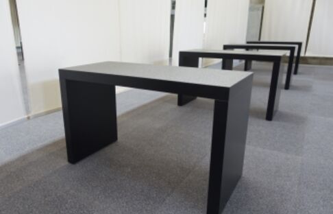 Holztisch, schwarz