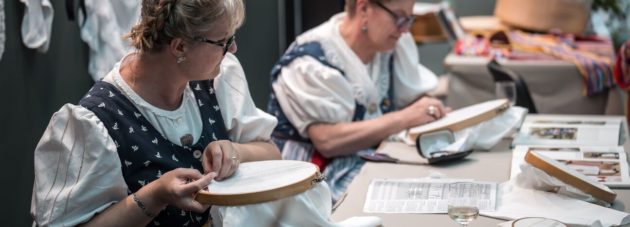 OL25 Kunsthandwerk - Sticken