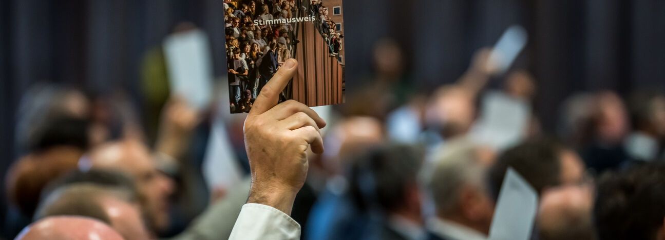 Abstimmung zur AG einstimmig angenommen
